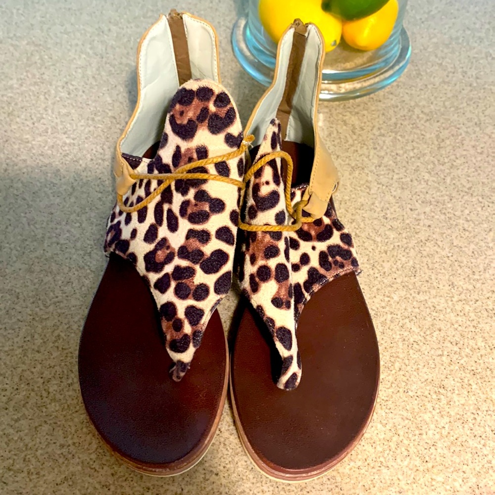 NWOT Ecolley from Amazon cheetah gladiator sandals with zip up backs size 9 NEW